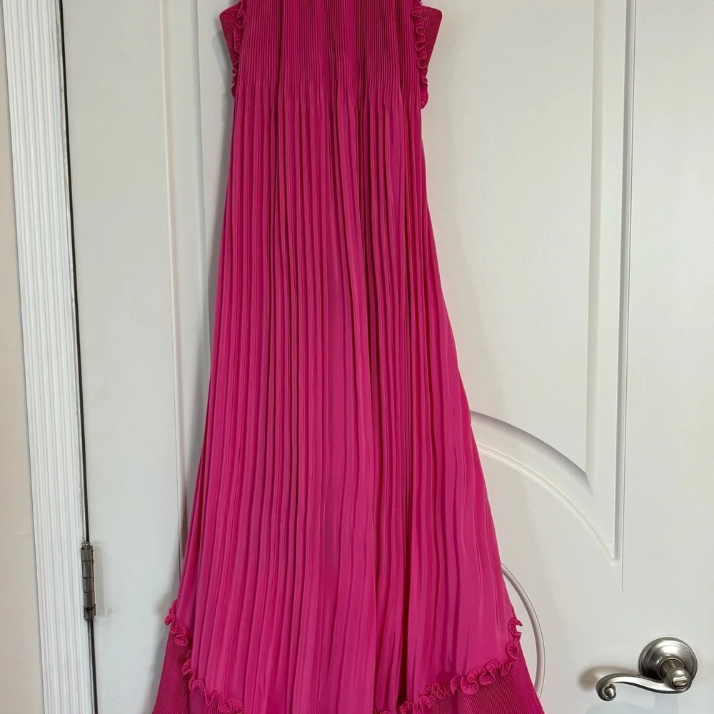 UNGARO Ruffle Dress - Picture 6 of 8